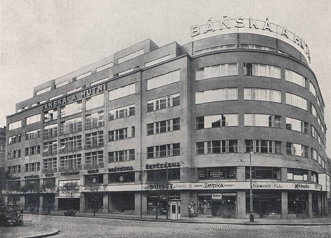 Sídlo divadla Vlasty Buriana (foto z roku 1930)