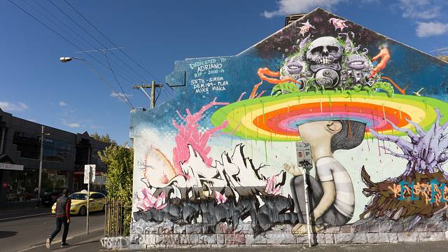 Jedno z mnoha graffiti v módní melbournské čtvrti Fitzroy