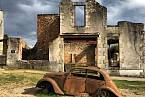 Trosky městečka Oradour-sur-Glane byly ponechány ve stavu, v jakém se nacházely po masakru, jako upomínka na německý válečný zločin