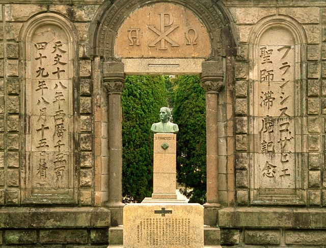 Pomník jednoho z misionářů svatého Františka Xaverského.