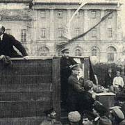 V.I. Lenin; tribun lidu