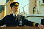 Bernard Hill jako kapitán Smith