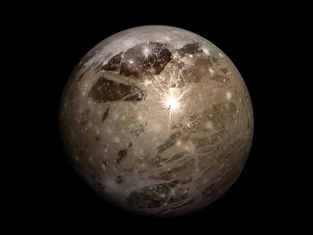 Měsíc Ganymede je největší měsíc ve Sluneční soustavě.