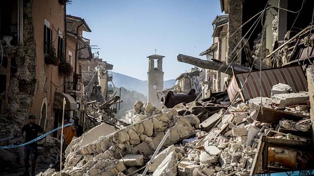 Apokalyptické snímky obletěly svět krátce po zemětřesení. Podle některých názorů seismické nebezpečí podceňují italské úřady, ale i sami obyvatelé ohrožených oblastí.