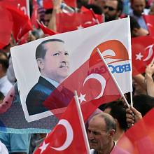 Prezident Recep Tayyip Erdoğan je u moci od roku 2003 a v Turecku se těší velké podpoře.