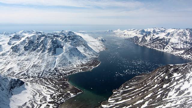 Ledová krajina Grónska pohřbila tři polárníky.
