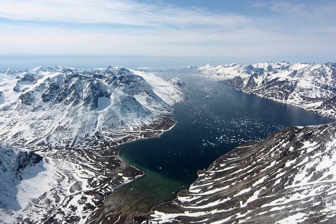 Ledová krajina Grónska pohřbila tři polárníky.