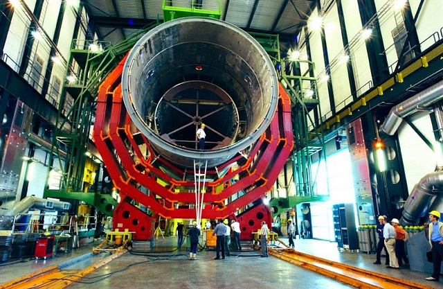 Velký hadronový urychlovač (LHC)