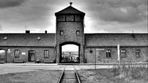 Brána do tábora Osvětim - Birkenau
