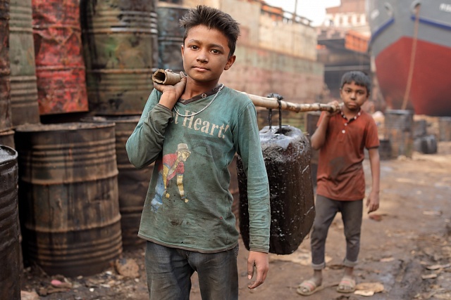 Dnes je dětská práce spojována s chudobou a nevzdělaností.
