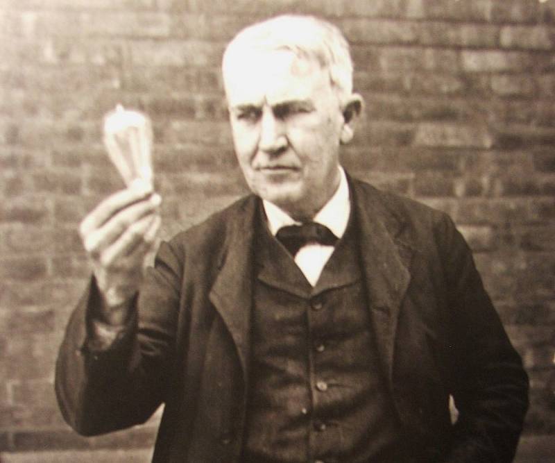 Thomas Alva Edison a jeho žárovka