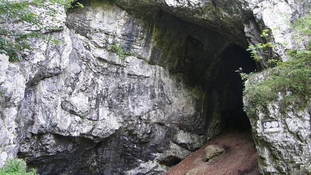V jeskyni se mohlo odehrát i něco zcela jiného, než jen hromadné pohřbívání