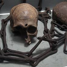 Otroctví a braní rukojmí bylo ve středověku běžné jak u Irů, tak Vikingů.