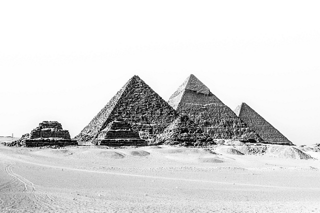 Byla na prázdném místě čtvrtá pyramida?