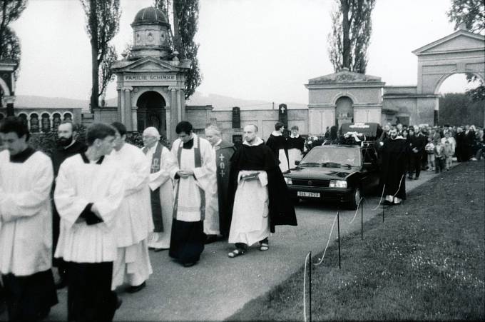 Julkův pohřeb, 1996