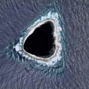 Černá díra v Tichém oceánu je ostrov Vostok.