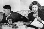 Hitler stoluje s Evou Braunovou
