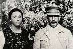 Stalin se ke své ženě choval hrubě a podváděl ji.