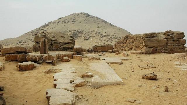 Trosky zádušního chrámu faraona Džedkareho