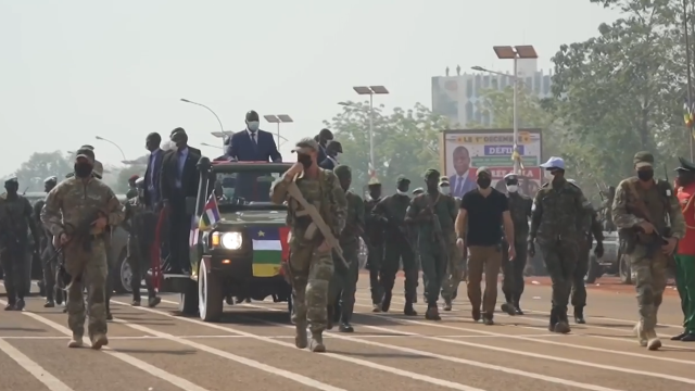 Ruští žoldáci zajišťují bezpečnost konvoje s prezidentem Středoafrické republiky