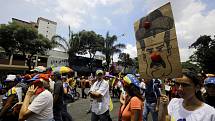 Venezuela vře. Energetická a ekonomická krize přivedly zemi na pokraj krachu. Venezuelanům už s vládou prezidenta Nicoláse Madura došla trpělivost.