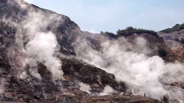Vulkán Campi Flegrei je pekelným místem.