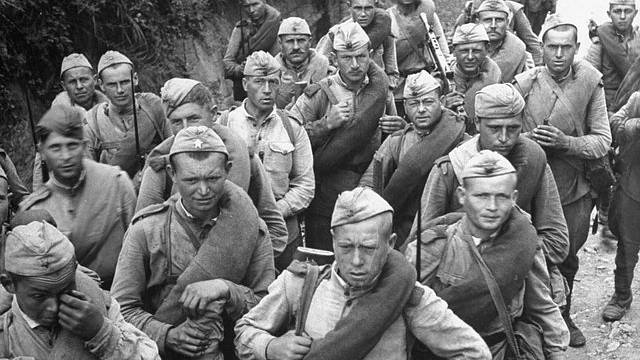 Sovětští hrdinové v Koreji v říjnu 1945.