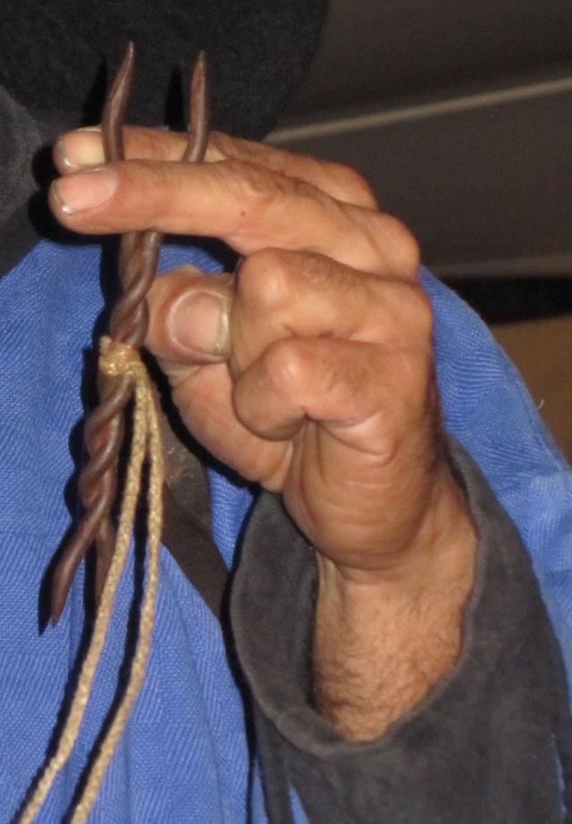 Kacířova vidlička byla připevněna ke krku buď kořeným řemenem nebo provazem