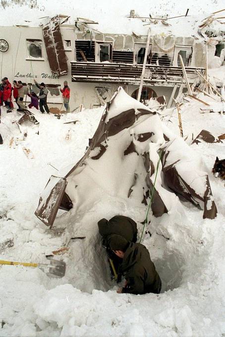 V roce 1999 pohřbila rakouské horské středisko Galtür ničivá lavina