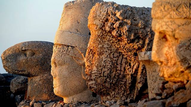 Gigantické sochy na hoře Nemrut