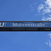 Jednou z ulic, o jejichž názvu se diskutuje, je i Möhrenstrasse