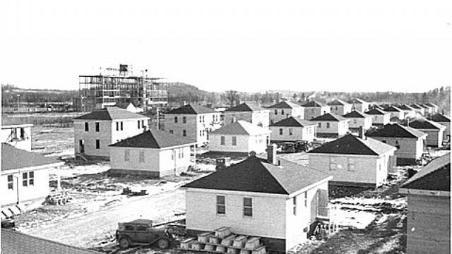 Budování města Batawa v Kanadě, které Tomáš Baťa ml. po roce 1939 koncipoval jako pokračování československého Zlína.