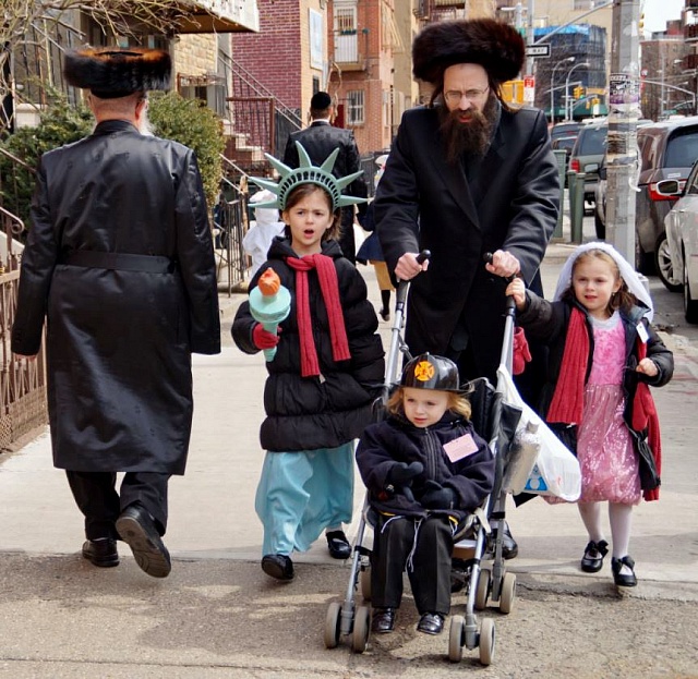 V židovském Brooklynu během svátku purim
