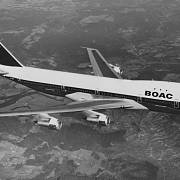 Boeing 747 v barvách BOAC, předchůdce British Airways.