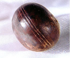 Klerksdorpská koule o průměru 3 až 4 centimetry a tloušťce 2,5 centimetru.