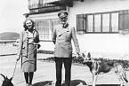 Adolf Hitler s Evou Braunovou na Berghofu
