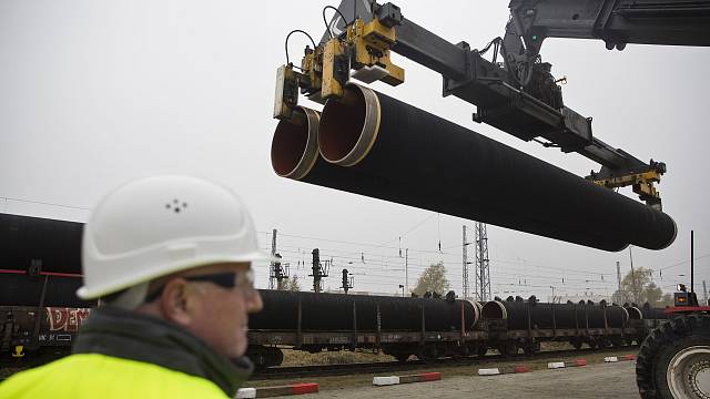 Konsorcium vedené Gazpromem již hromadí potrubí pro Nord Stream 2 v Mukranu na ostrově Rujána.