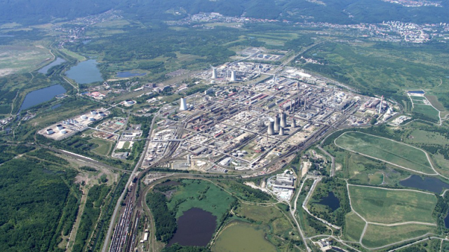 Letecký pohled na areál litvínovské rafinerie