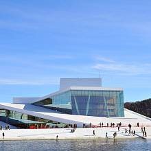 Opera v Oslu přezdívaná také Grand Opera je dominantou města tyčící se nedaleko od jeho centra. Otevřena byla v roce 2008.