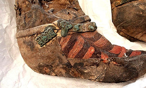 Boty 'adidasky' měla na nohou 1000 let stará mongolská mumie