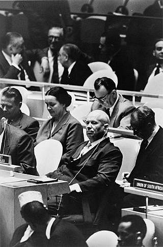 Nikita Chruščov na Valném shromáždění OSN
