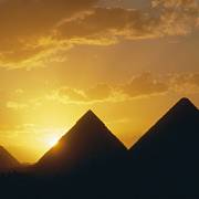 Záhadná černá pyramida v Gíze.
