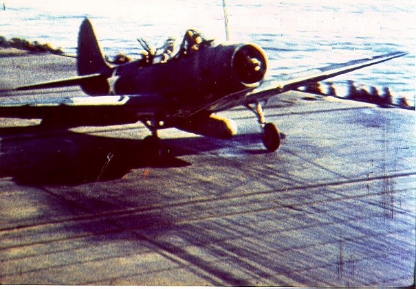 Waldronův TBD Devastator startující z USS Hornet dne 4. června 1942.