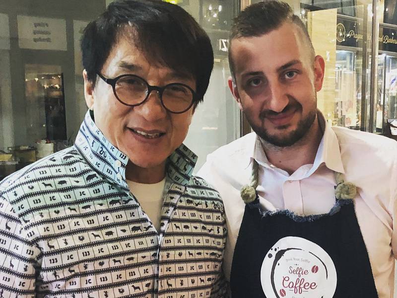 Jackie Chan při návštěvě Prahy