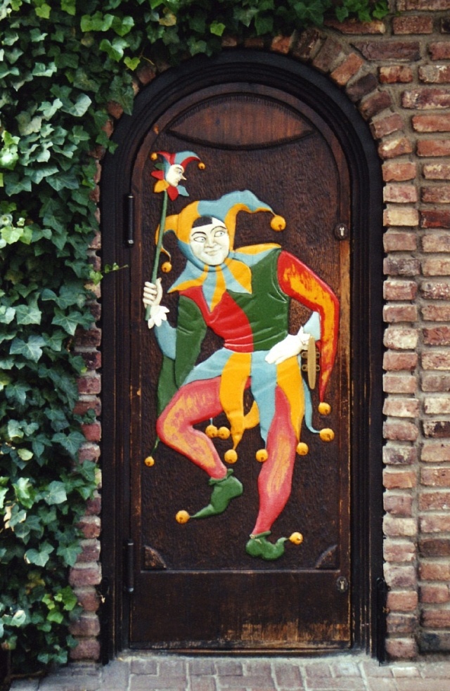 Zobrazení šaška na domovních dveřích v Německu