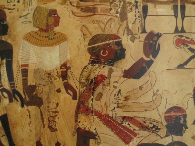 Núbijský princ Heqanefer přináší hold egyptskému králi Tutanchamonovi, 18. dynastie, hrobka v Huy. Okolo roku 1342 - cca 1325 př. n. l.
