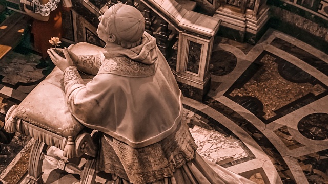 Socha papeže Benedikta IX.