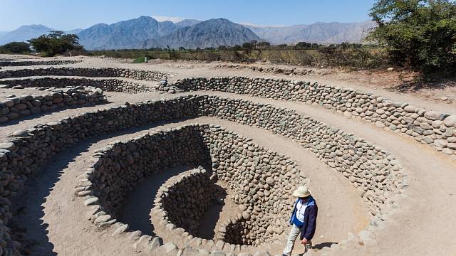 Akvadukty v Cantalloc, "puquios" postavené lidem Nazca