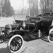 Ford model T z roku 1910.