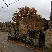 Trosky městečka Oradour-sur-Glane byly ponechány ve stavu, v jakém se nacházely po masakru, jako upomínka na německý válečný zločin